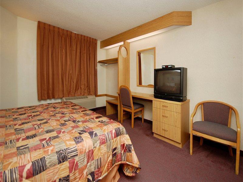 Clarion Inn & Suites Dfw North Irving Esterno foto